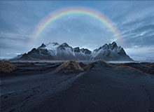 体育赛事-C罗携胜利队友迎接马内归队,并为他送上庆功蛋糕