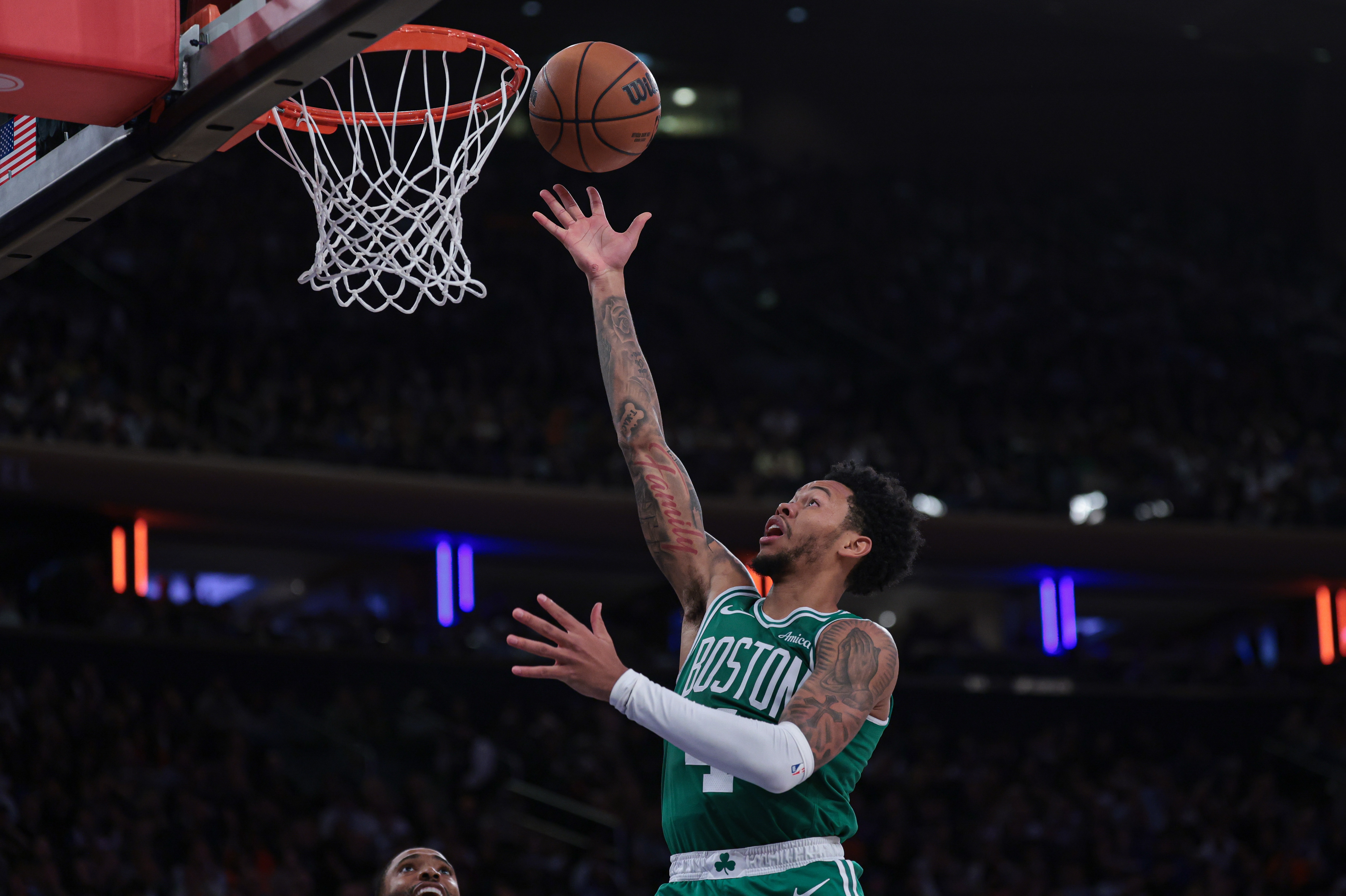 体育赛事-豪泽谈安芬尼·西蒙斯：他今天就是那种状态 把球给他看他表演